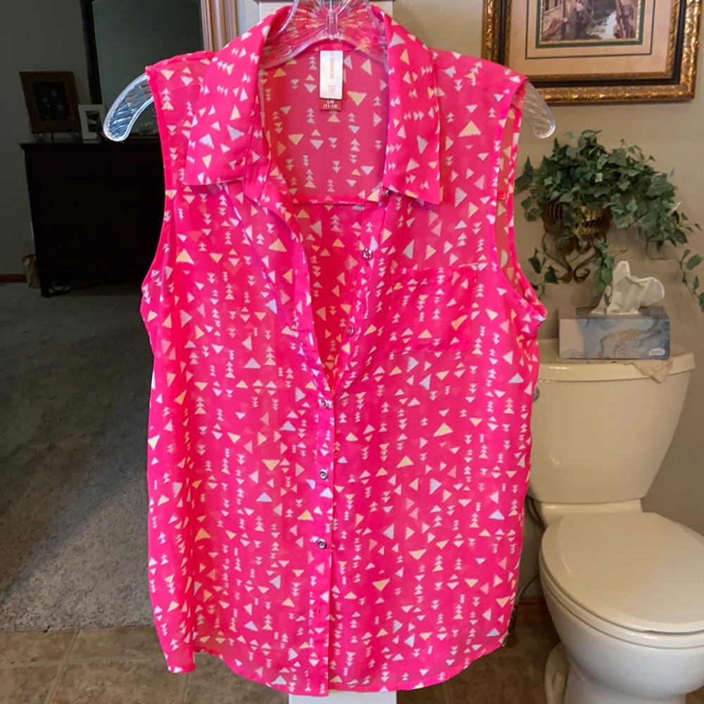 Sleeveless blouse